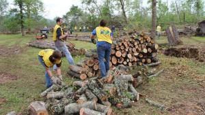 Volunteers clean up downed trees in central Arkansas. Image from mormonnewsroom.org