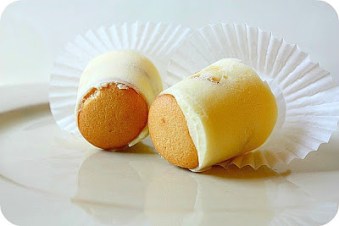 White chocolate banana pudding pops, found on Smilemonsters. 