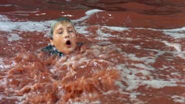 You'd think being in a chocolate river would be good, but not so much.  Image © 1971 Wolper Pictures / Courtesy Pyxurz.