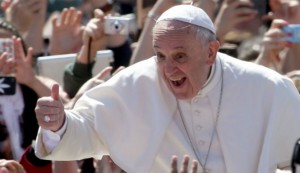 Poor pontiff ... if only he'd known he'd become a mere player on Kim Davis' stage ... Image found on CathNewsUSA.